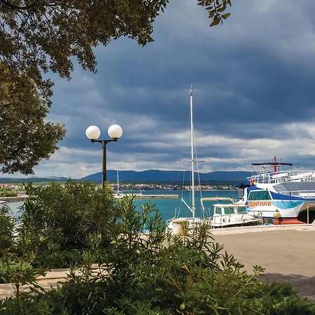 Pet Friendly Apartment In Malinska With Wifi 아파트 *