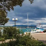 Awesome Apartment In Malinska With Wifi Apartamento *