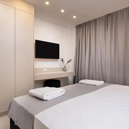 Pet Friendly Apartment In Malinska With Wifi מאלינסקה